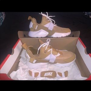 New nike sneakers woman’s size 9